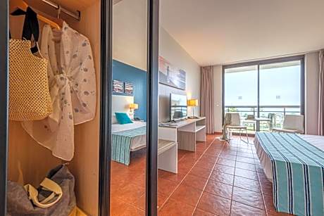 Studio with Sea View (2 Adults)