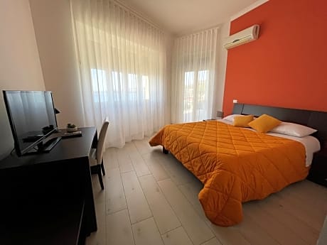 Deluxe Double Room with Balcony and Sea View