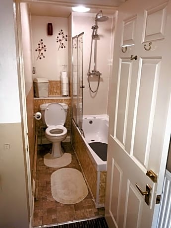 Twin Room with Ensuite 