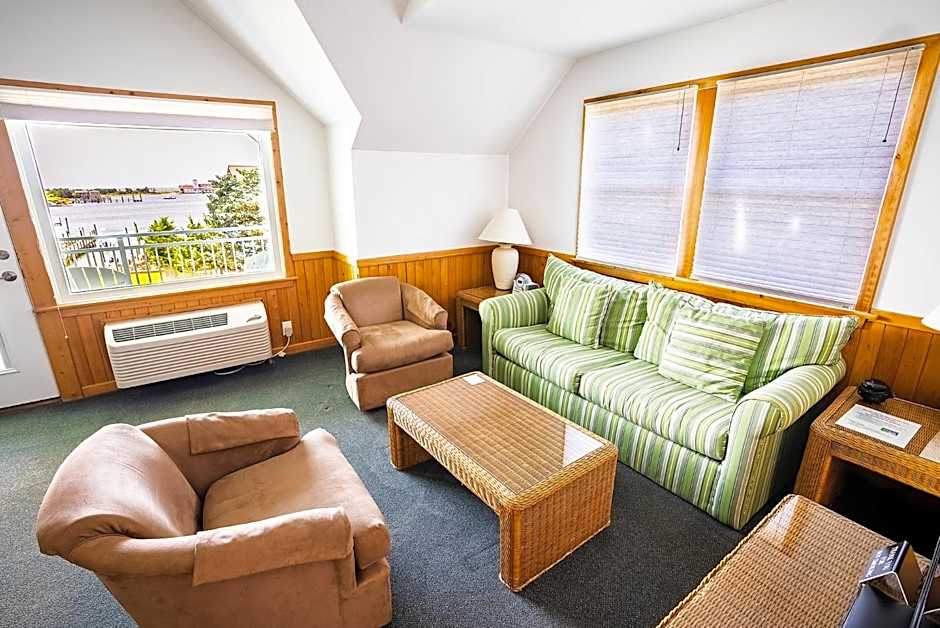 The Ocracoke Harbor Inn