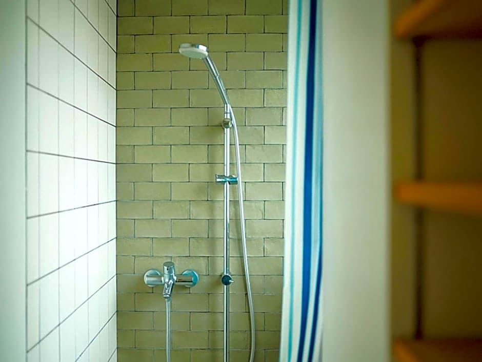 ROUTE - Cafe and Petit Hostel