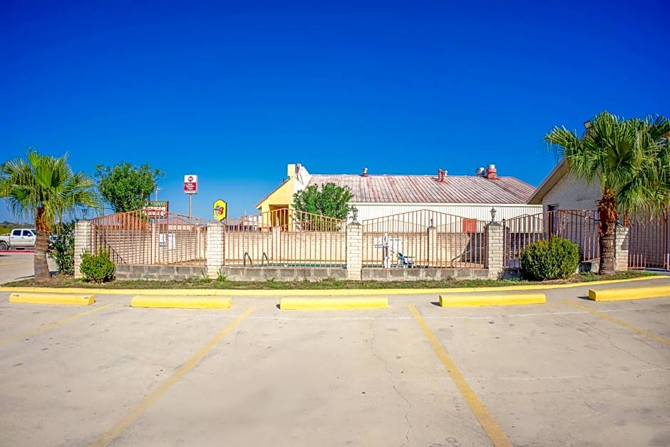 Pleasanton Executive Inn By OYO