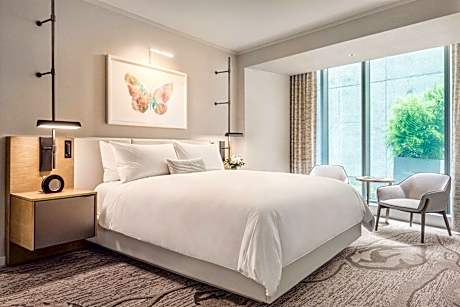 Executive lounge access, 1 Bedroom Suite, 1 King