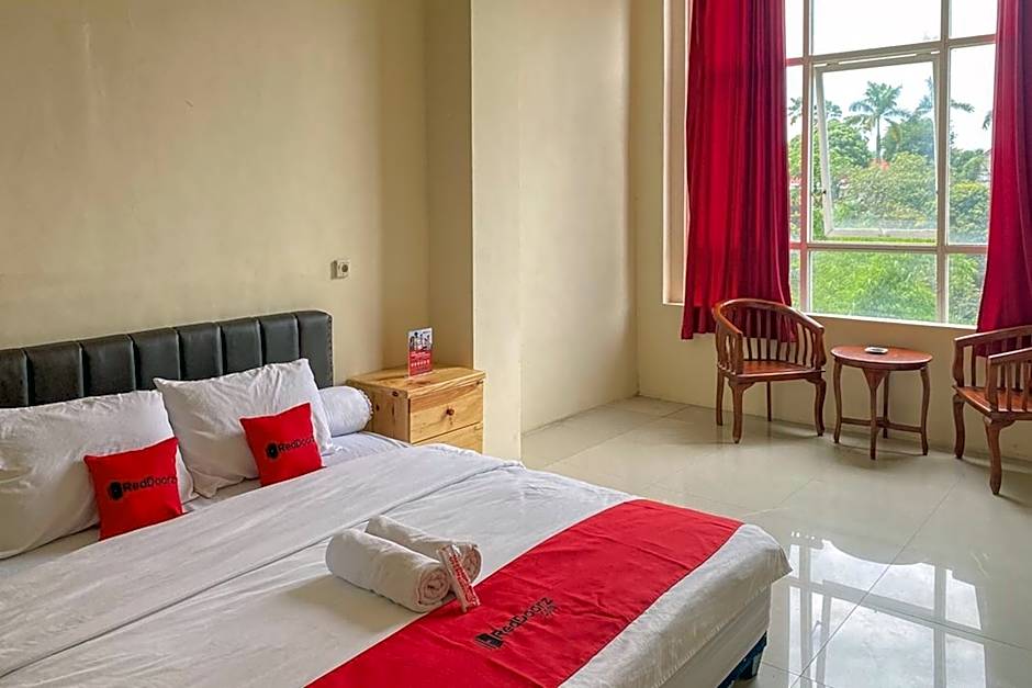 RedDoorz near Universitas Merdeka Malang 2