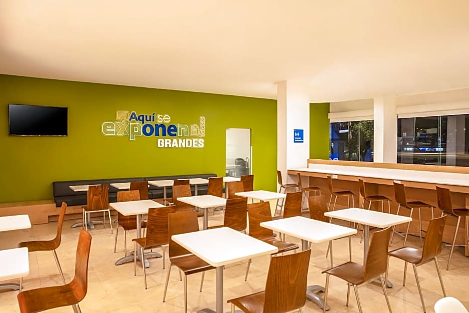 One Ciudad de Mexico La Raza