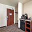 Cobblestone Hotel & Suites - De Pere