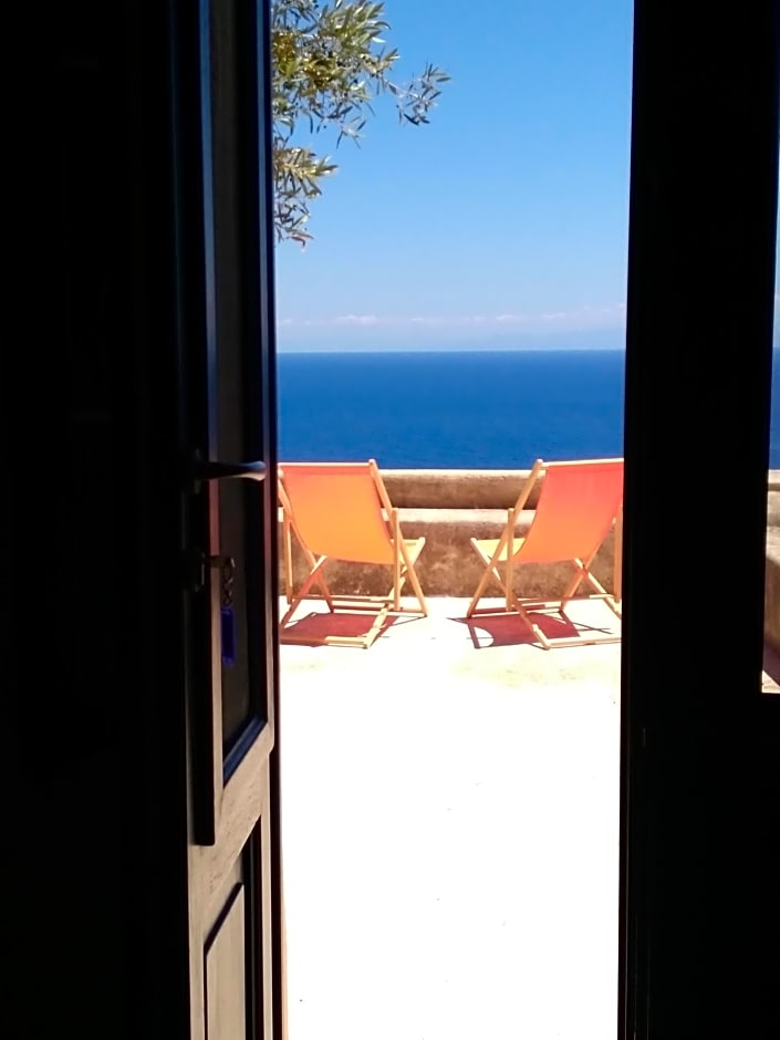 Alicudi Giardino dei Carrubi- al gradino 365