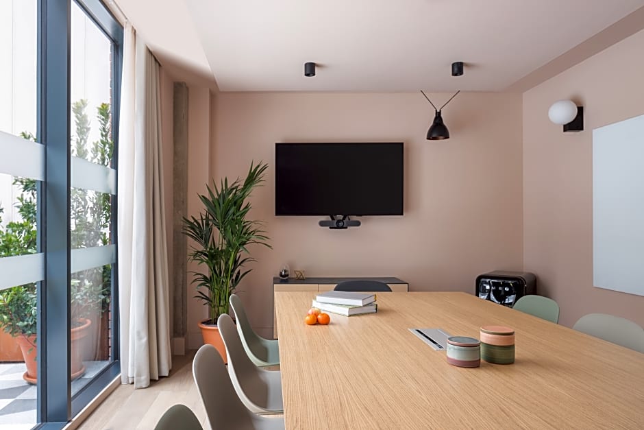 Zanzibar Locke, Ha'Penny Bridge