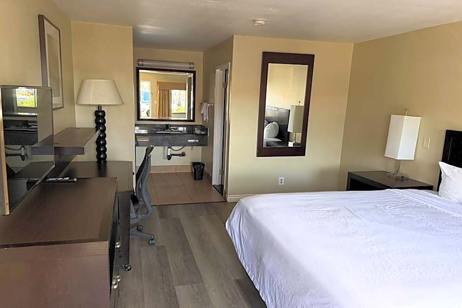 Travelodge by Wyndham Hemet CA