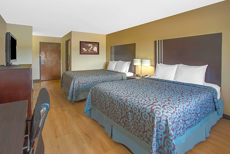 Days Inn by Wyndham Le Roy/Bloomington Southeast