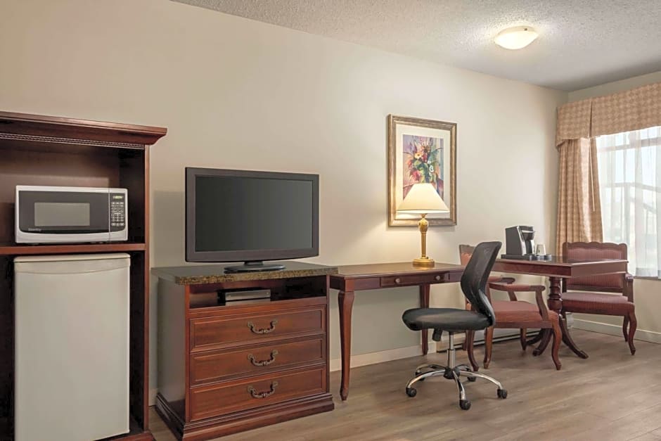 Travelodge by Wyndham Abbotsford Bakerview