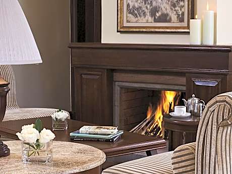 Manor Equatorial Suite with King Bed