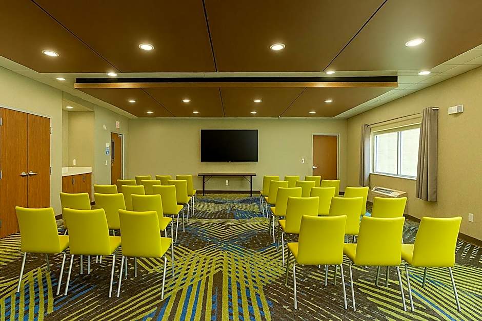 Holiday Inn Express & Suites Lindale – Tyler