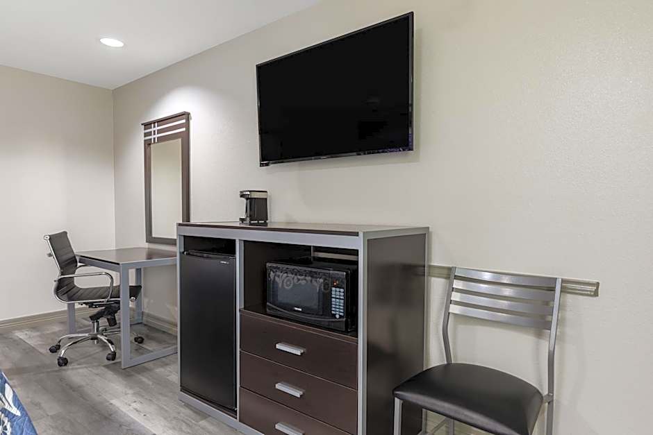 Days Inn by Wyndham Baytown TX