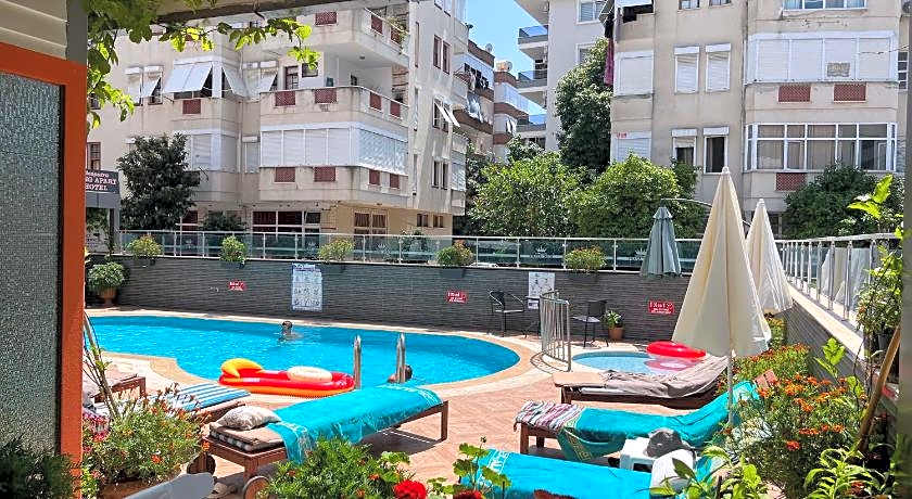 Cleopatra King Apart