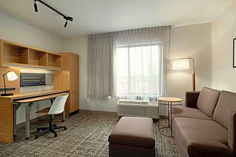 2 Bedroom Suite, Bedroom 1: 1 Queen, Bedroom 2: 1 Queen