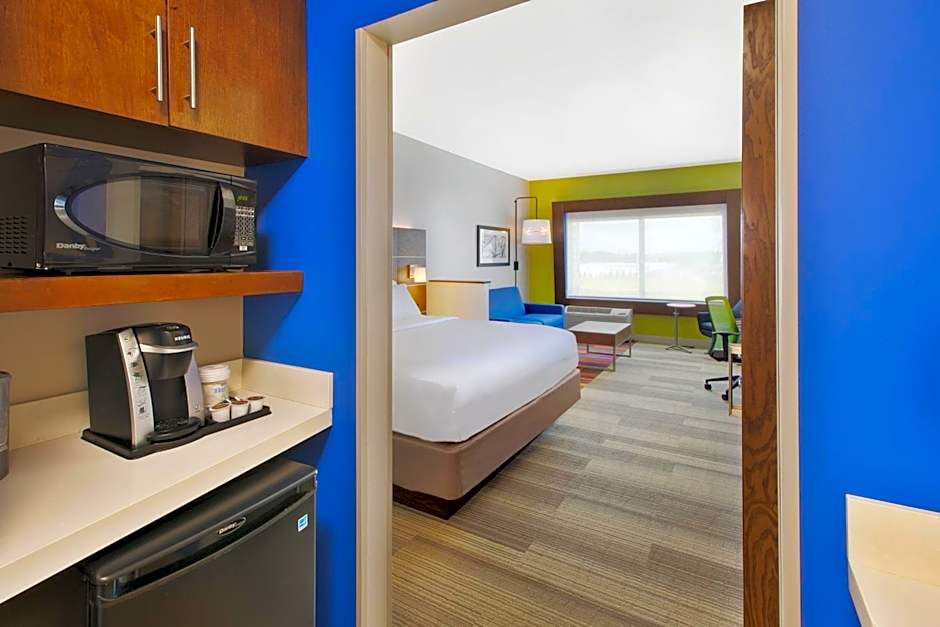 Holiday Inn Express and Suites South Hill By IHG