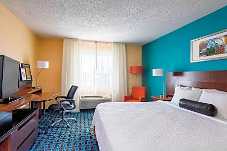 Room, 1 King Bed (Mobility/Hearing Accessible, Tub) (1 King Bed)