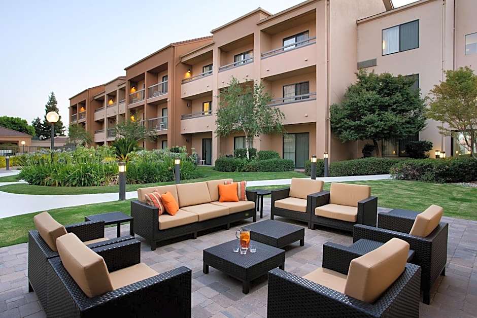 Courtyard by Marriott Bakersfield