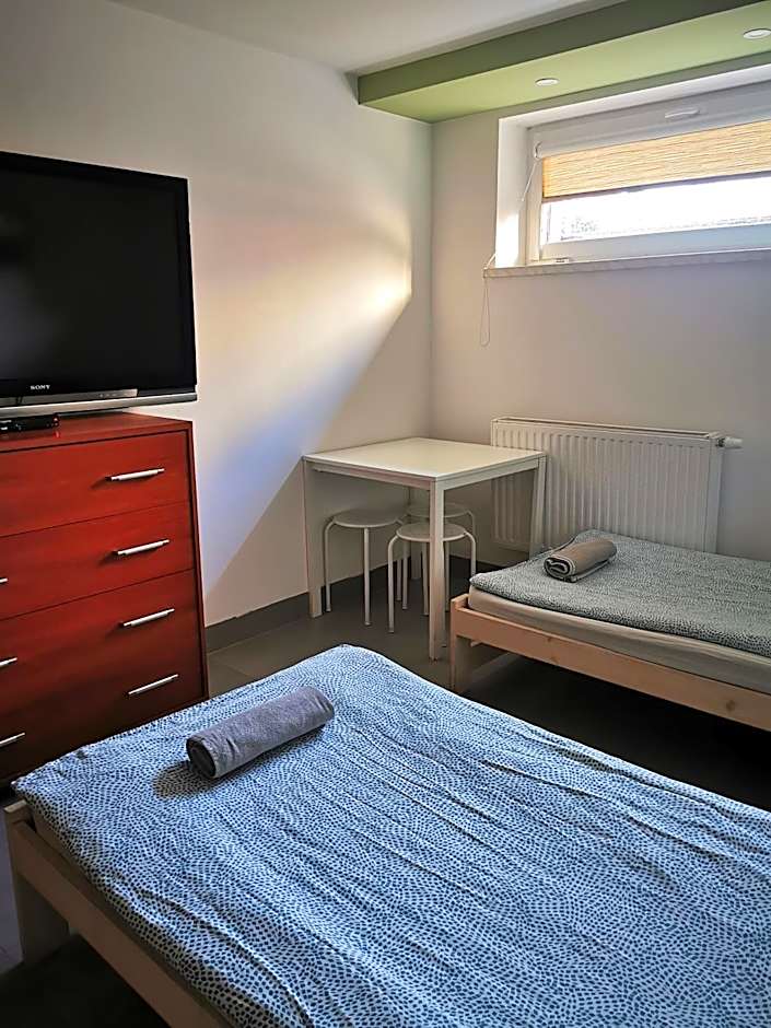 Hostel 55 - darmowy parking