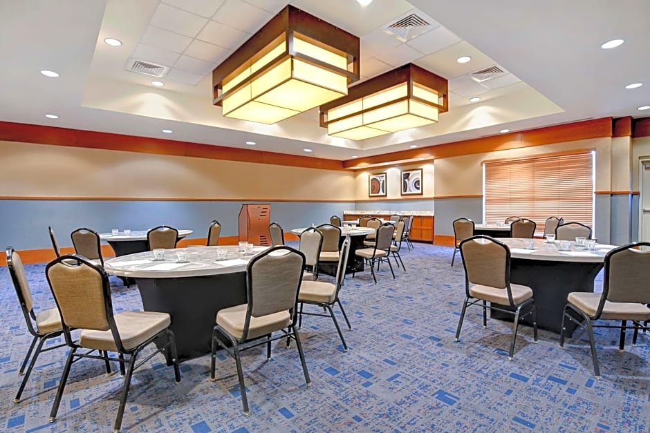 DoubleTree By Hilton Phoenix- Tempe