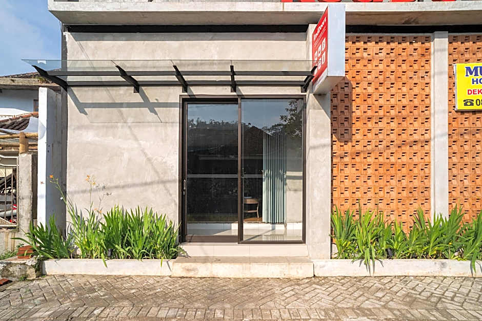 RedDoorz near Wisata Paribendo Lawang