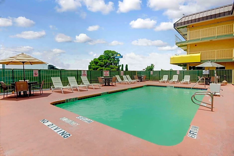 Days Inn by Wyndham El Paso Airport East