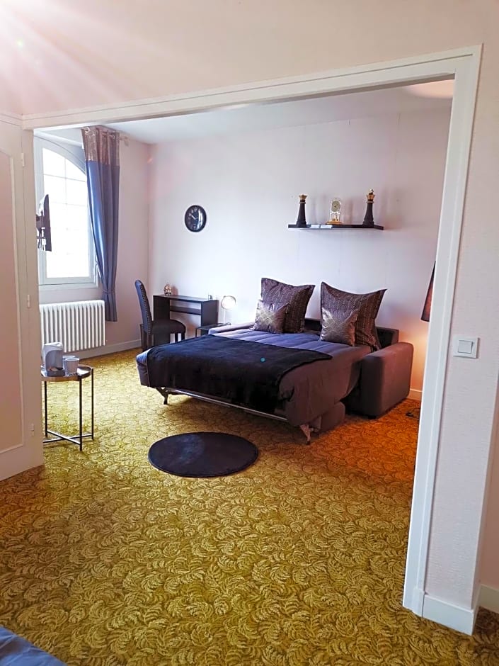 Aux Portes du Château