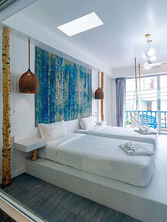 Meow Cat Cafe & Hotel