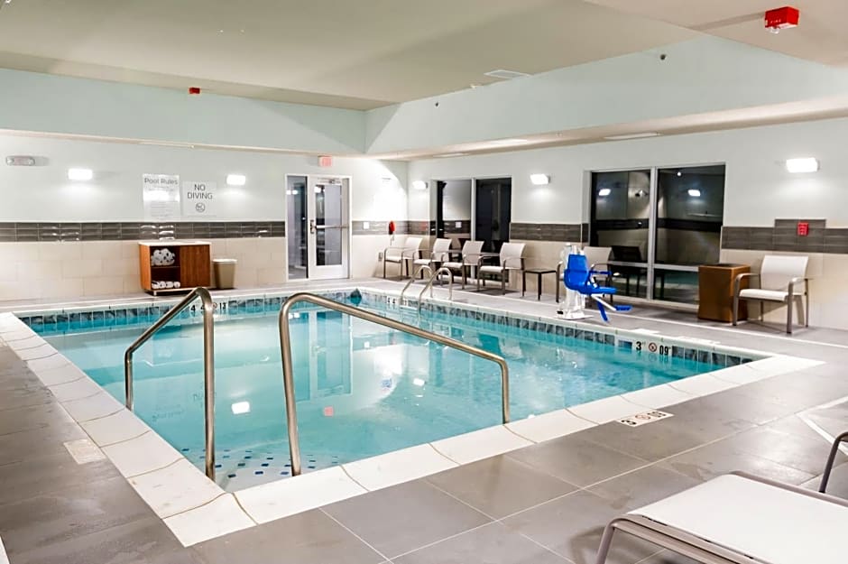 Holiday Inn Express & Suites Dayton East - Beavercreek by IHG