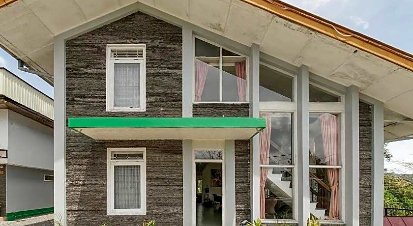 RedDoorz near Jam Gadang Syariah Bukit Tinggi