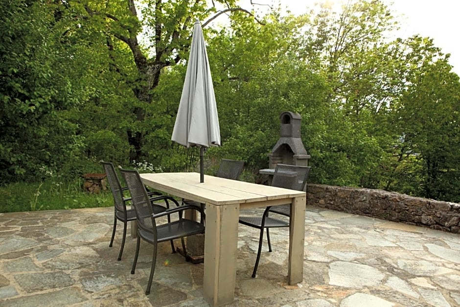 Les Grangeonnes, gîtes nature, piscine, bain nordique, sauna pour accueil familiale ou de groupe