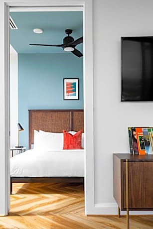 Corner Two Bedroom (Self Check-in with Virtual Front Desk)