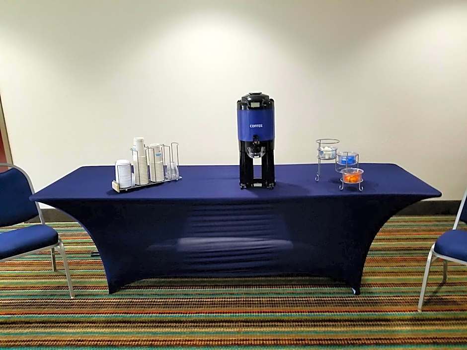 Holiday Inn Express Hotel & Suites Mebane By IHG