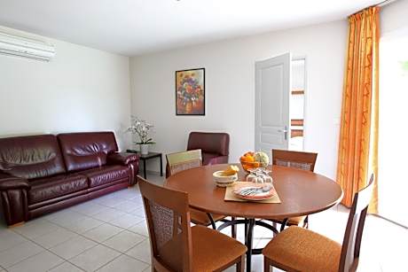 Two-Bedroom House (6 Adults)