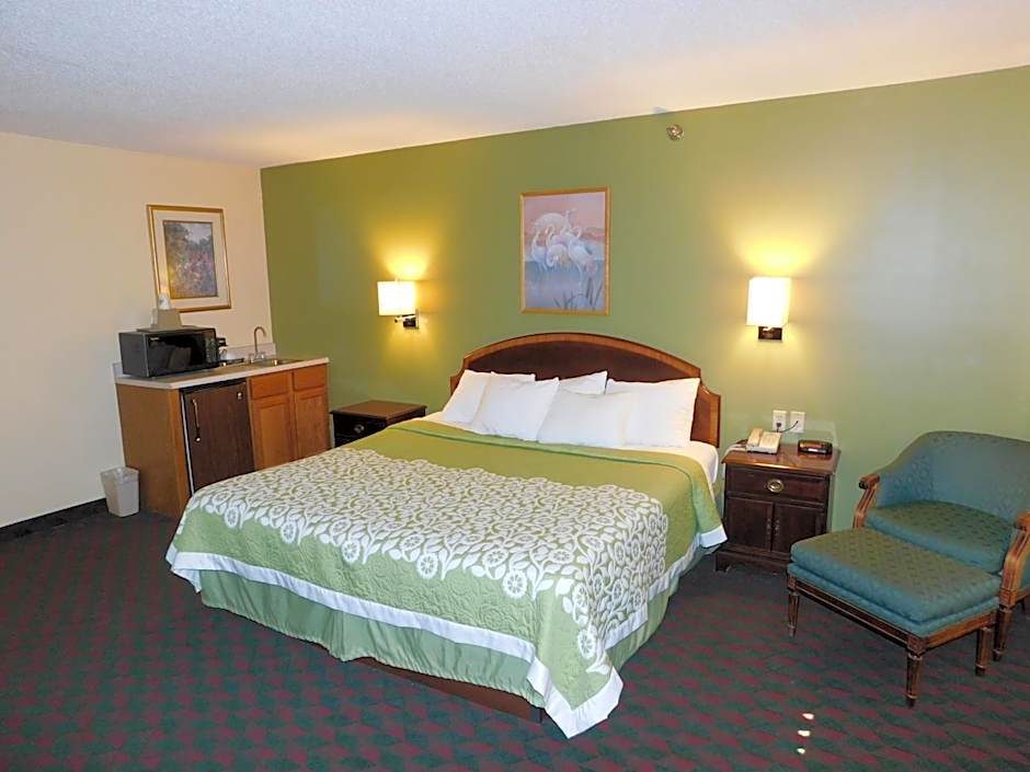 Days Inn by Wyndham Lexington NE