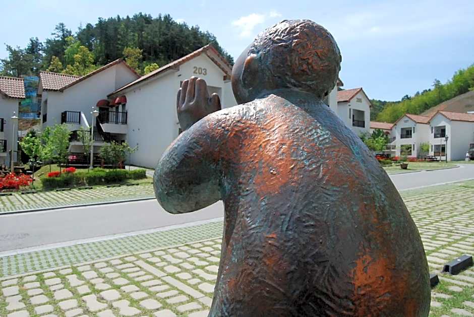 Meta Pension, DamYang