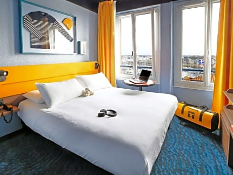 Comfort Room 1 Double Bed, Harbour and Sea View