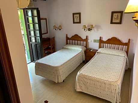 Twin Room with Private Bathroom