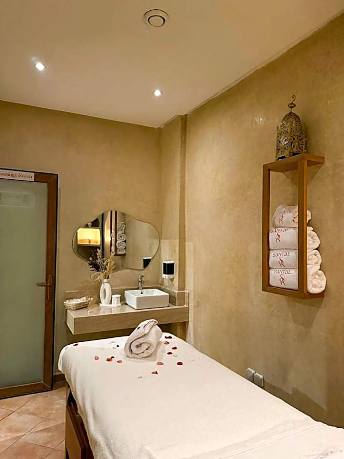 Intouriste Hôtel & Suites