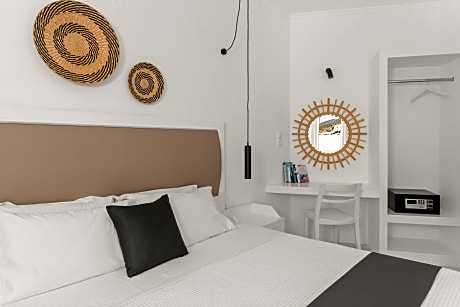 Friends & Family Room with Surrounding View