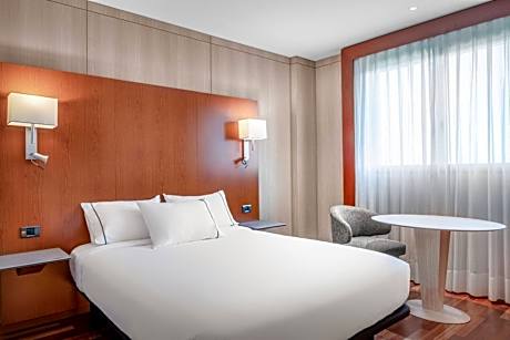 Standard Plus Queen Room with City View