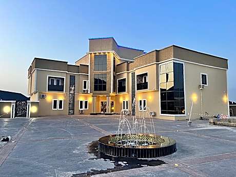 Clique Court Hotel & Suite