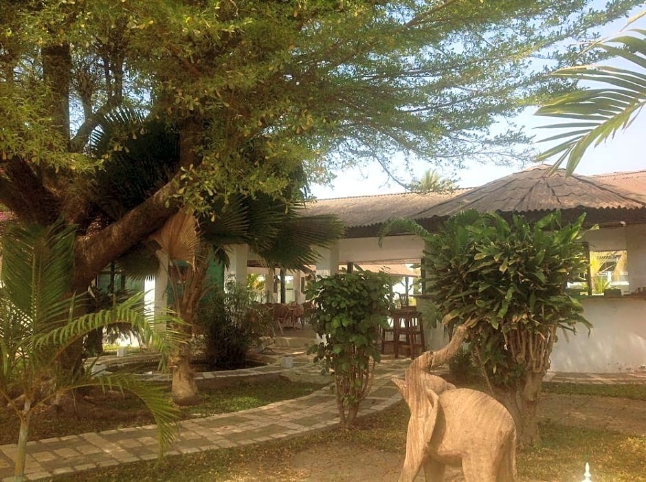 Bungalow Beach Hotel