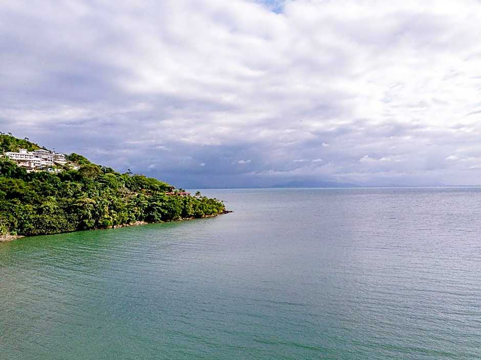 Casa na costeira com vista para o mar