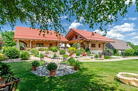 Heumanns Blockhaeuser am Wald