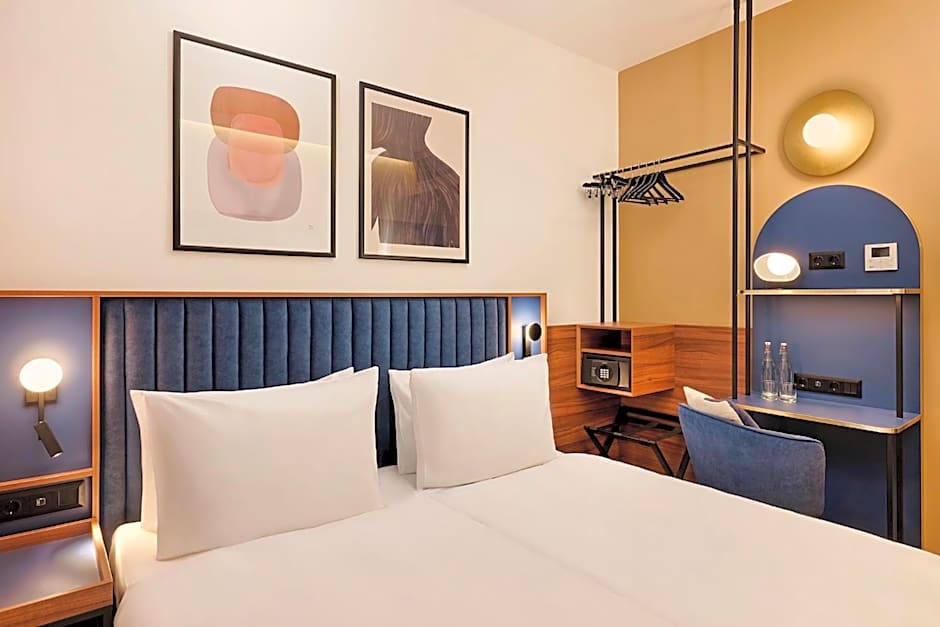 D8 Hotel