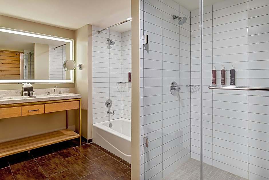 Renaissance by Marriott Allentown Hotel