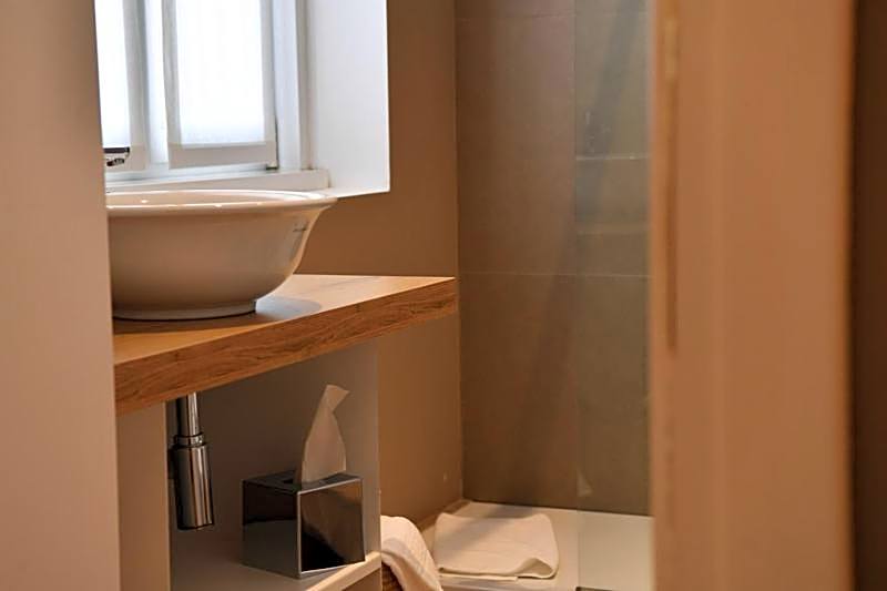 Lainez Rooms & Suites