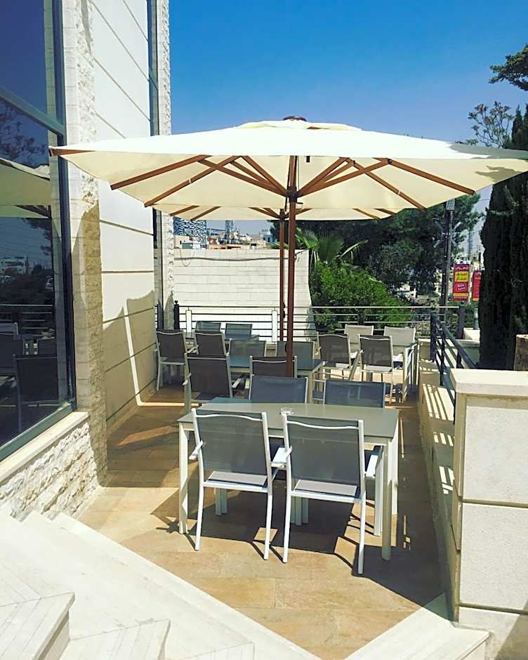 Celino Hotel